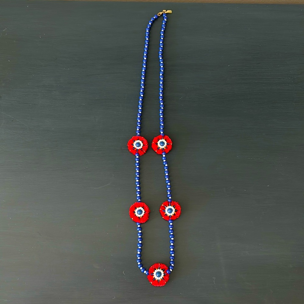 Vineyard Vines fun blue white and red necklace - 18” long with duster bag